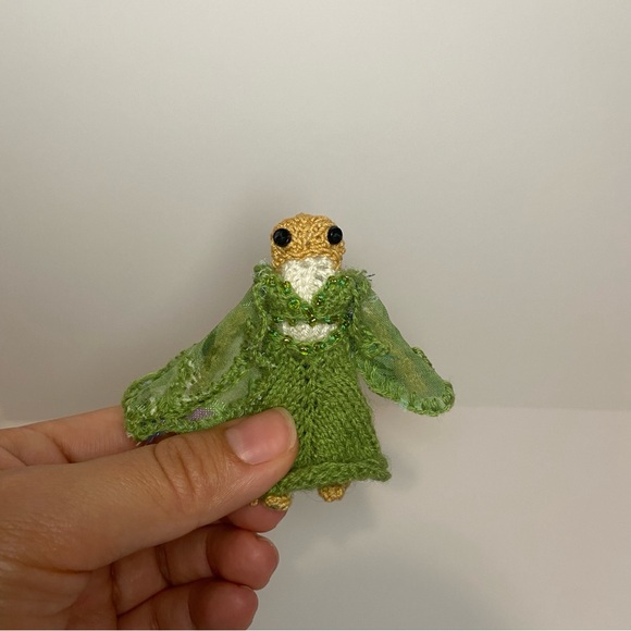 Tiny Microknitted Frog- Folklore - Picture 6 of 13